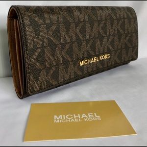 SOLD— MICHAEL KORS JET SET TRAVEL CARRYALL wallet